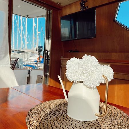 Hotel Malmo'S Yacht à Valence Extérieur photo