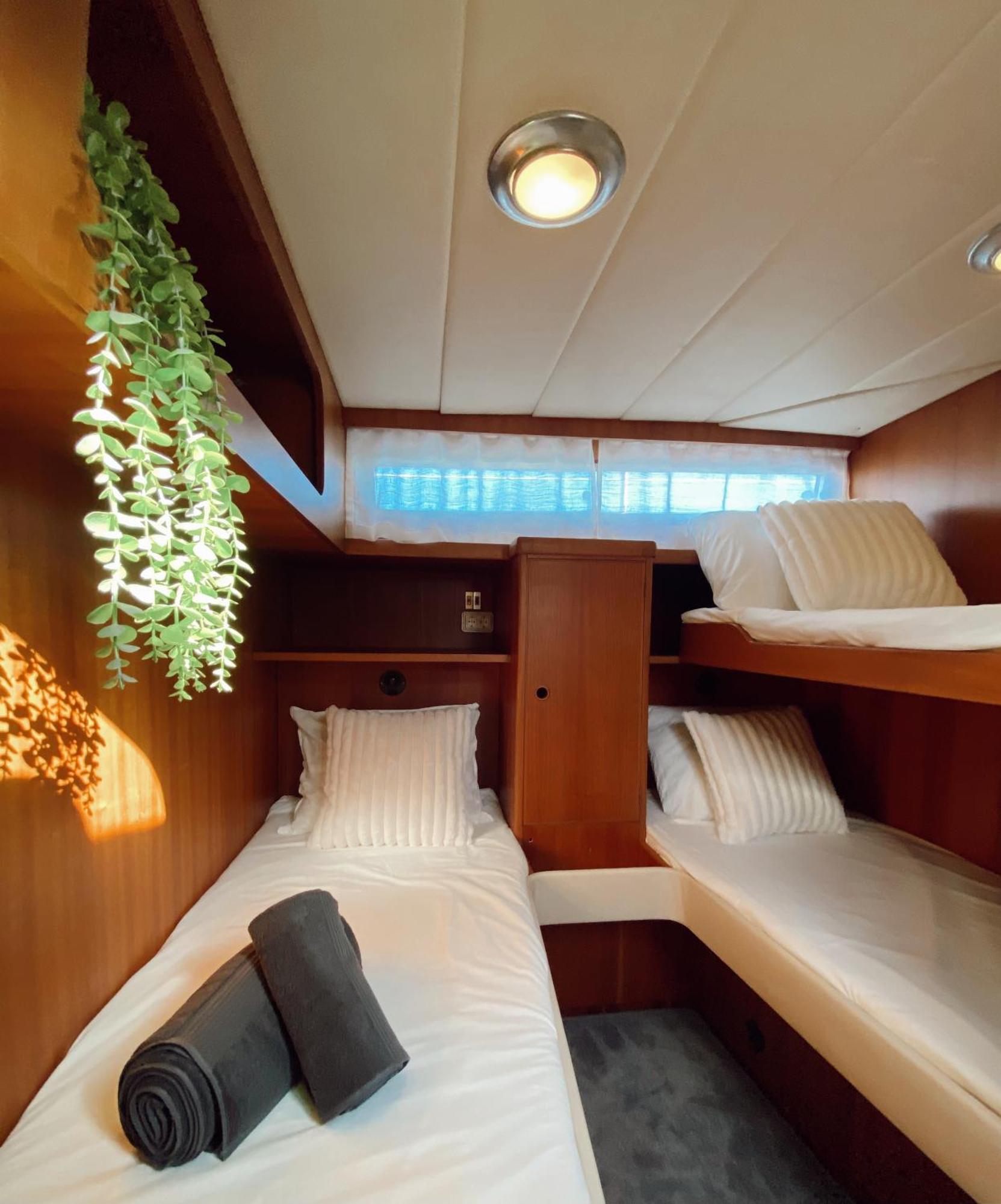 Hotel Malmo'S Yacht à Valence Extérieur photo