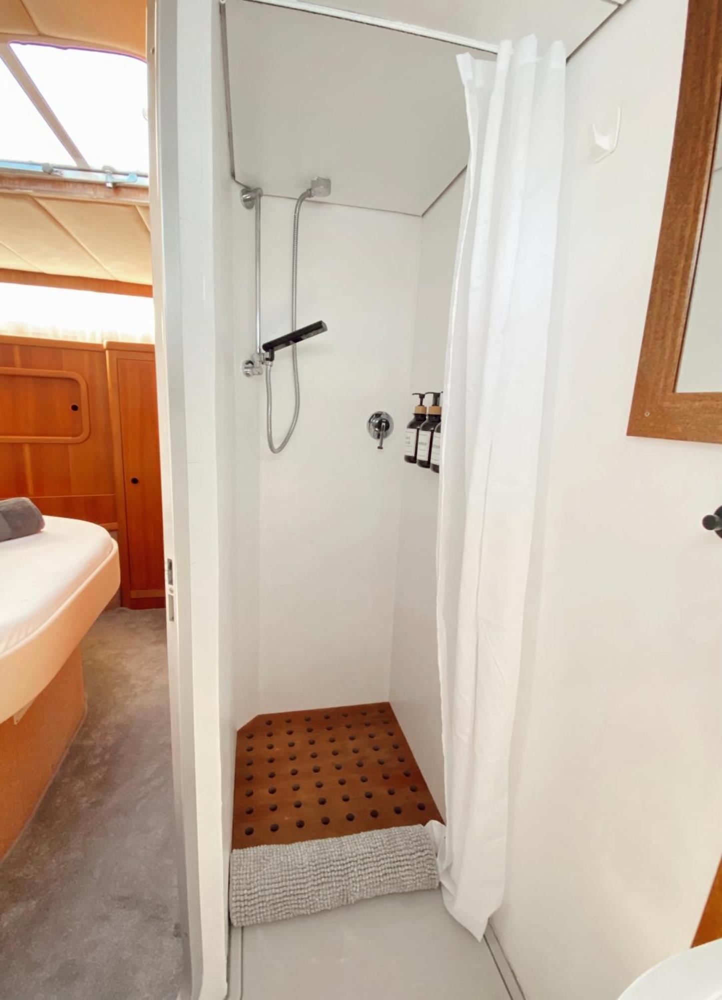 Hotel Malmo'S Yacht à Valence Extérieur photo